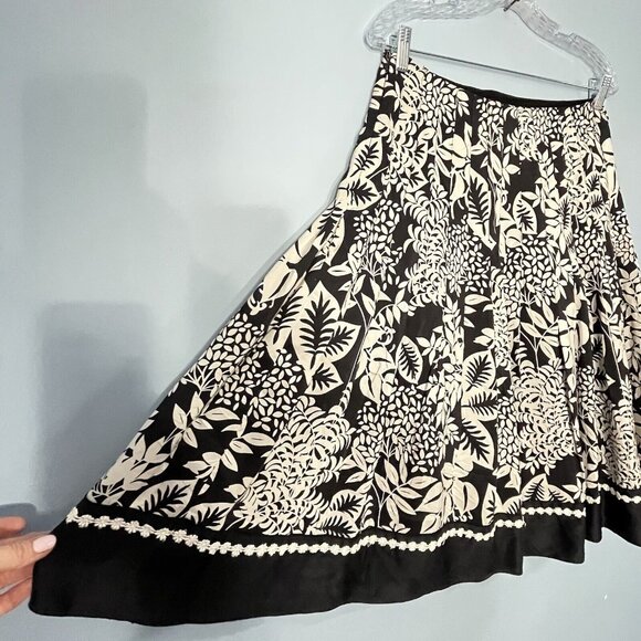 White House Black Market Silk Floral A-Line Skirt‎ Size 2 Pleated Embroidered - Picture 9 of 12